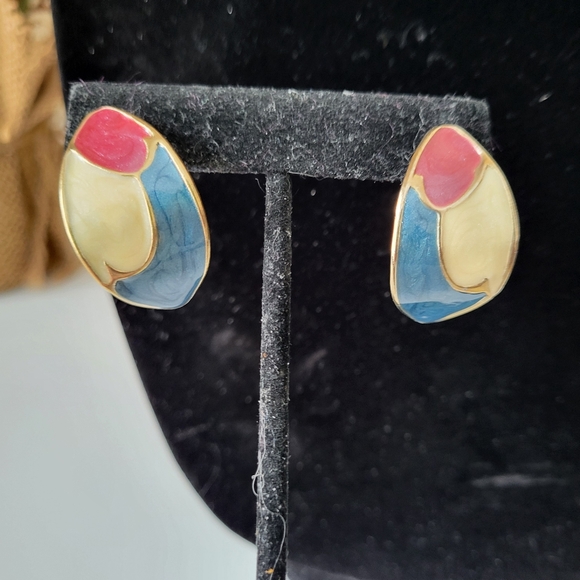 Purple Multistrand Knotted Seed Bead Necklace and Vintage Enamel Earrings - Picture 5 of 16